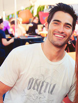 raisedhervoice:  9 photos of Tyler Hoechlin  If I wasn’t an actor, I’d play