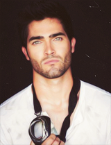 raisedhervoice:  9 photos of Tyler Hoechlin  If I wasn’t an actor, I’d play