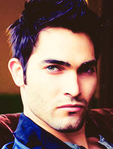 raisedhervoice:  9 photos of Tyler Hoechlin  If I wasn’t an actor, I’d play
