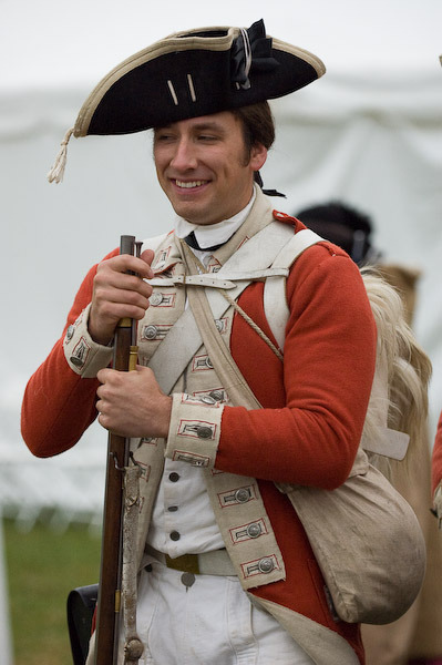 18thcenturylove:18th c. Uniforms on Re-enactors! :D1.) (via dailyreenactor)2.) Washington and Genera