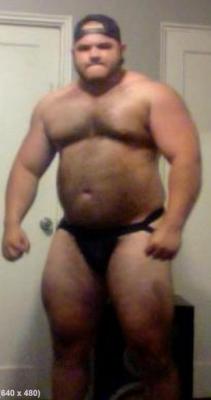 bodybuildermilk:  bulkmale:  blurry but hot.