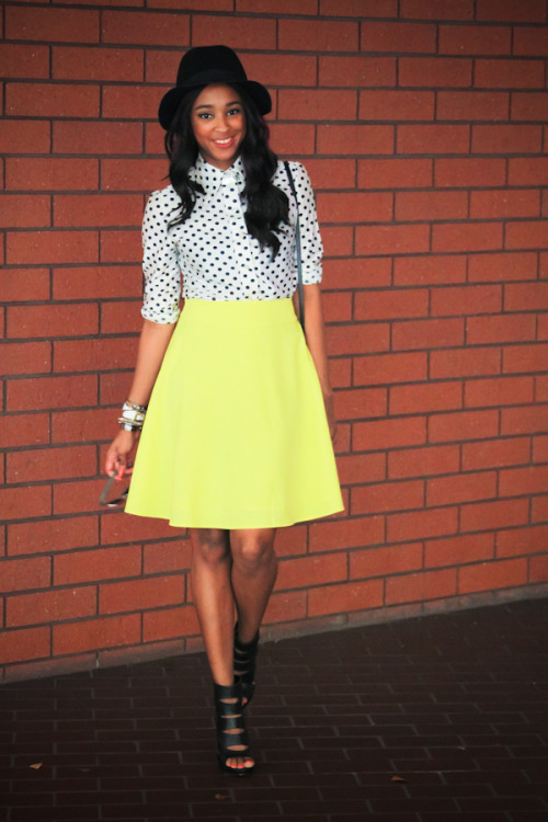 blackfashion:riamichelleI ❤️ her beautiful legs in high heels and shiny stockings, and lovely skirt.