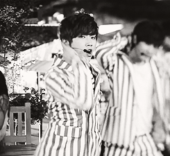 4ams-deactivated20130518:  26-29/100 gifs of sandeul ♡  asdhygashyd Look at my flawless hubby ;A; What even.
