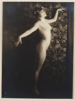realityayslum:  Karl Struss, from 48 Photographs of the Female Figure, c.1917. … via Bukowskis  