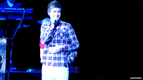 1dsupermen:  Liam’s reaction when Louis shouted Danielle’s name during his solo & Louis reaction when Liam shouted Eleanor’s name during his solo. 
