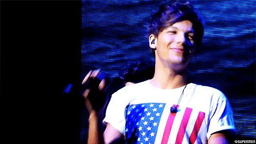 1dsupermen:  Liam’s reaction when Louis shouted Danielle’s name during his solo & Louis reaction when Liam shouted Eleanor’s name during his solo. 