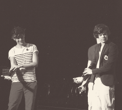 submalik-deactivated20130516:  Harry and Louis teasing Zayns new tattoo 