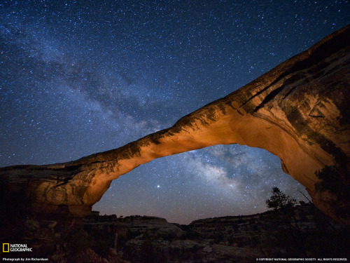 Owachomo Bridge, Utah, 37° 36′ 4.98″ N, 110° 0′ 49.48″ WA starry night gleams above Owachomo Bridge 