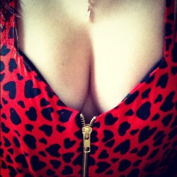 isaidmyheartbeatsforyou:  Bewbs. :O 