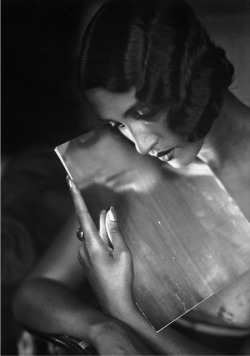 hoodoothatvoodoo:  Renee Perle by Jacques Henri Lartigue 1930s 