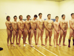 guyspantsdown:  Naked team 