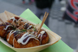 highsummonertemptress:  Takoyaki 