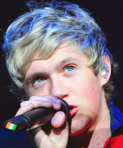 5boysgo-onedirection-tomyheart:  eyes, eyes, eyes…*died*