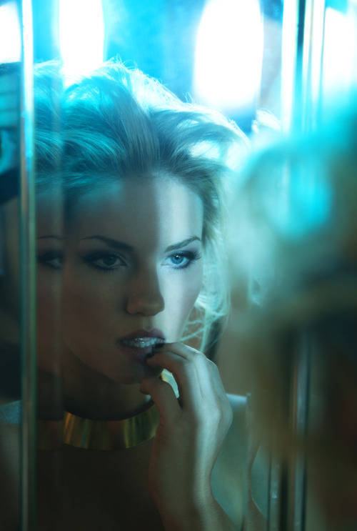 41fff:  Elisha Cuthbert
