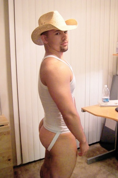 redneckfucker:  spindizzy85:  Howdy!  Damn!