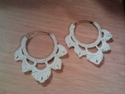 Geekygears:  Crocheted Hoop Earrings! Should I Add Beads?  Gonna Make Some Peach