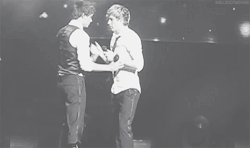 lewisandneil:  Niam slow dancing (x) 