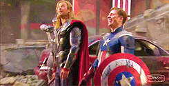 15 Day Chris Evans challenge → Day 10: Favorite Off-Screen Friendship: Chris Hemsworth I love too much this guys. <3