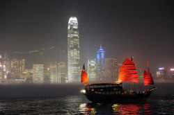 nm-gayguy:  bullhonky:  Hong Kong by night