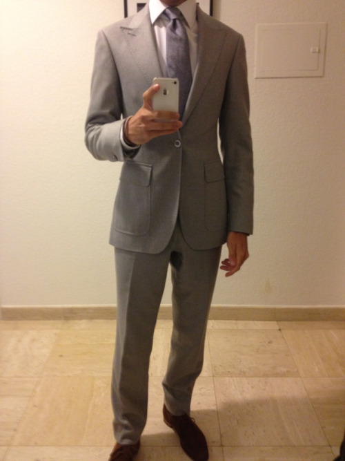 MTM suit (Trofeo cloth by Zegna) by Ohnona, Paris Bespoke shirt in 160/2 by Courtot, Paris Lilac Her