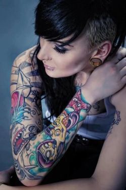 ilovetattooedwomen:  Reblog it! www.ilovetattooedwomen.com