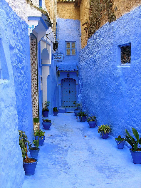 Blue streets of Chefchaouen, Morocco (by Trysk).