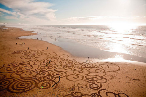 todayisperfect:Andres Amador,Sand Drawings