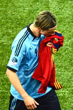 thelovelylights:  Let’s talk about this photo for a second and not only what it signifies about Torres alone but about the Spain National Team as a whole. I hear it every match, commentators, friends, other fans, “Other teams are better.”, “They