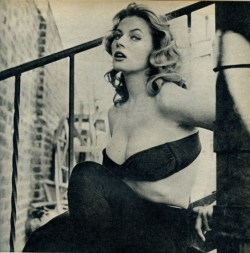 vavavoomrevisited:  Anita Ekberg luxlotus.com