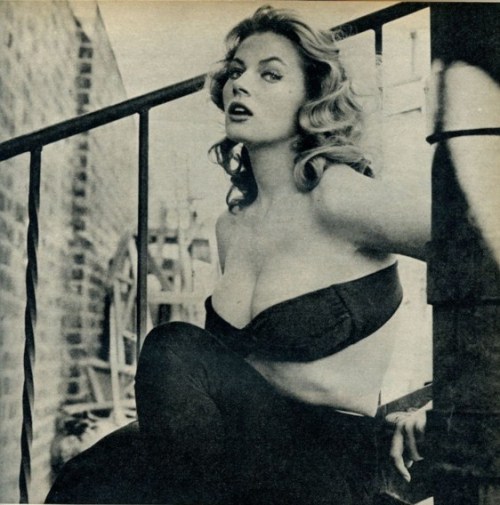 Porn Pics vavavoomrevisited:  Anita Ekberg luxlotus.com