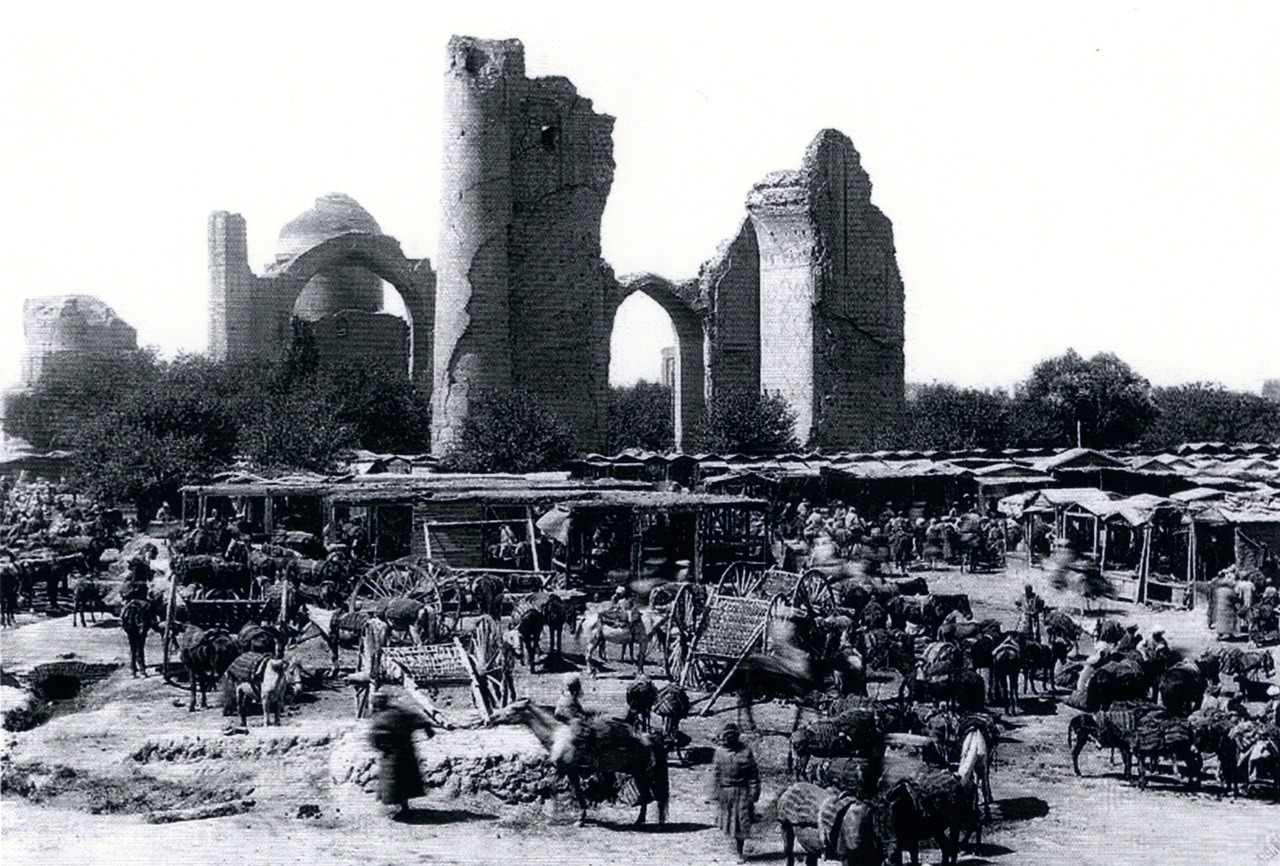 zolotoivek:
“ The Bibi-Hanim bazaar, Samarkand, before 1900.
”