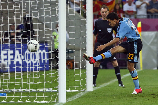 my-heart-belong-to-futbol:  ggggggggooooooooaaaaaaaaaaaaallllllllllll! España ganó