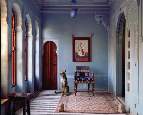 ruineshumaines:  India Song by Karen Knorr. 