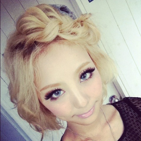 team-gyaru:  (via imgTumble)