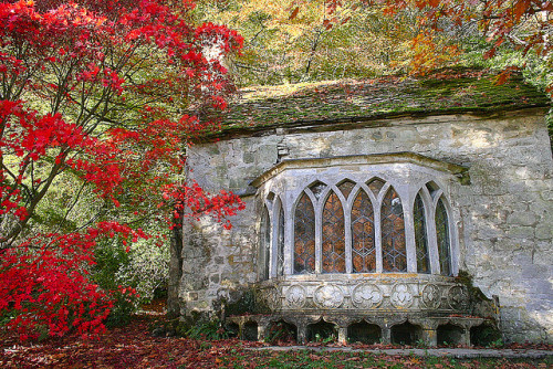 The Gothic Cottage in Stourhead, Wiltshire, England (by Canis Major).