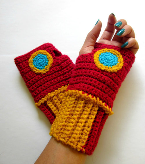 chibi-asgardian:  darkheartedrose:  suryaninovamarina:  0_o  Oh my god, I wish I knew how to crochet. -drools-  Definitely showing this to my friend who can practically crochet anything.  omg I can totally make these.