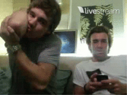 horanaroundwith1d:  ashburger: Niam’s attempts at licking their elbows. (x) (x)