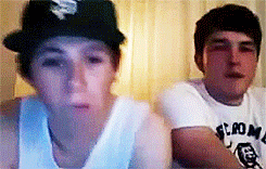 horanaroundwith1d:  ashburger: Niam’s attempts at licking their elbows. (x) (x)