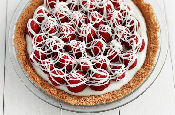 foodopia:  white chocolate strawberry pie: recipe here 