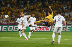 s-i-c-o-t-i-c-o-x:  Que foto y que golazo