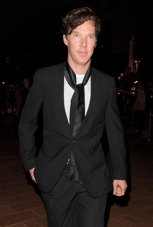 helloworlditisme:Benedict Cumberbatch leaves the premiere of The Amazing Spider-Man in London.