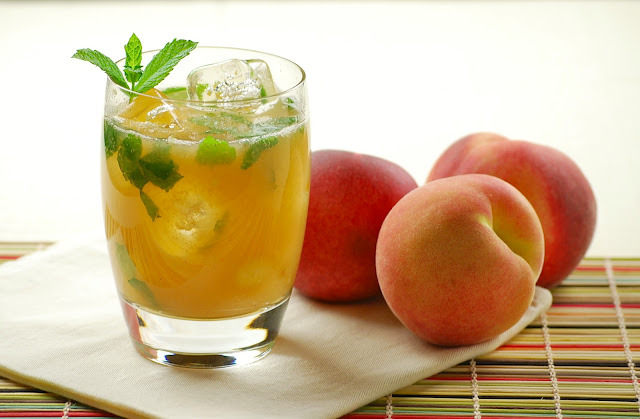 fattiesdelight:  Vanilla Peach Mojitos 