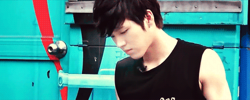  21/100 gifs where Woohyun stands on the verge of perfection 