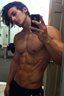 perfectly-sculpted:  Sadik Hadzovic 