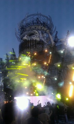 moon-cosmic-power:  This was by farrr my favorite stage. I spent a majority of edc there. Q-dance was sooo looovely. I took this the last night. ♡  I&rsquo;m bringing this back, because this is probably one of the best pictures I&rsquo;ve ever taken