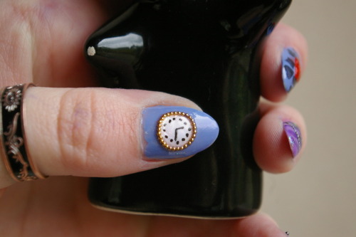 pixie-pie:  [my photography] Alice in Wonderland nails 