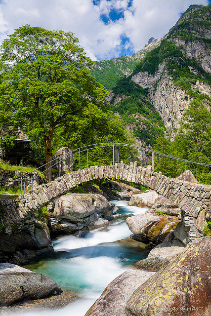 Stone bridge in Val Bavona, Ticino Canton, Switzerland (by Bernward Harz).