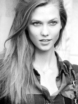 colorless-b-e-a-u-t-y:  Karlie kloss 