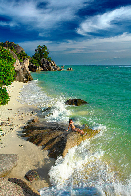 Beautiful seascape in La Digue Island, Seychelles (by kupaladen).