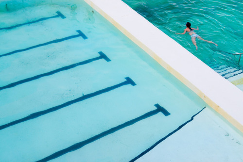 jenbekmanprojects:  Escaping the heat with Untitled (Bondi Baths, Sydney, Australia) by Carlo Van de Roer 